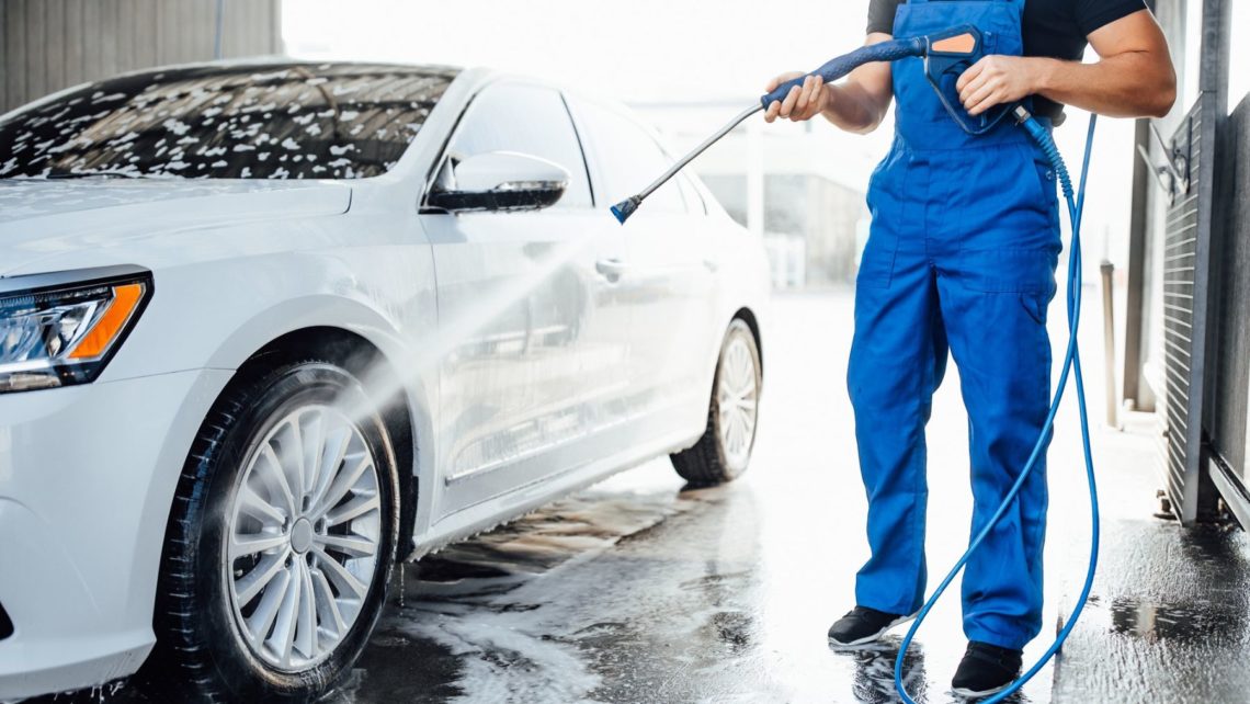 El invento de Lidl para limpiar tu coche: la hidrolimpiadora lo dejará como  nuevo